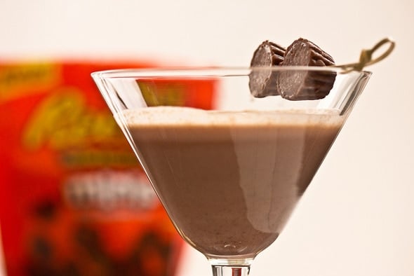 Chocolate Peanut Butter Cup Martini | 10 NYE Cocktail Ideas | Pretty My Party
