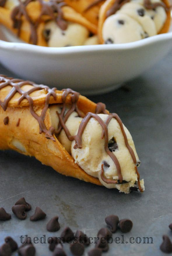 Chocolate-Chip-Cookie-Dough-Cannolis