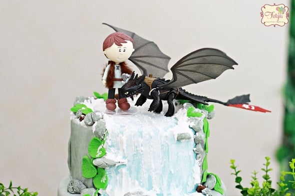 how-to-train-your-dragon-cake-topper