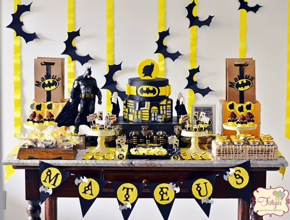 batman-birthday-party-dessert-table