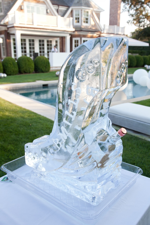outdoor-party-ice-sculpture