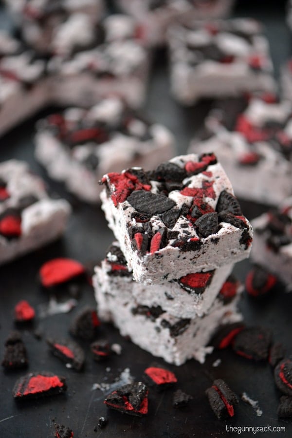 Peppermint Oreo Fudge via Pretty My Party