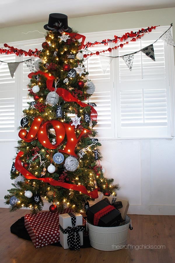 red-white-black-christmas-tree
