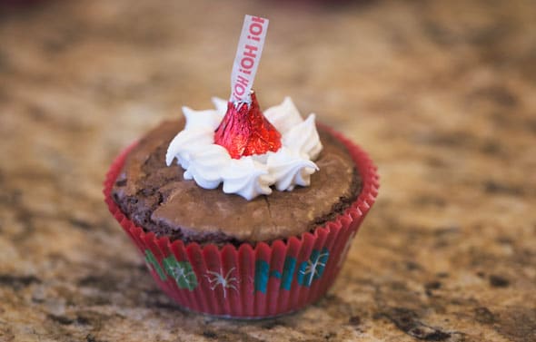 Santa-Hat-Hershey-Kiss-Cupcakes