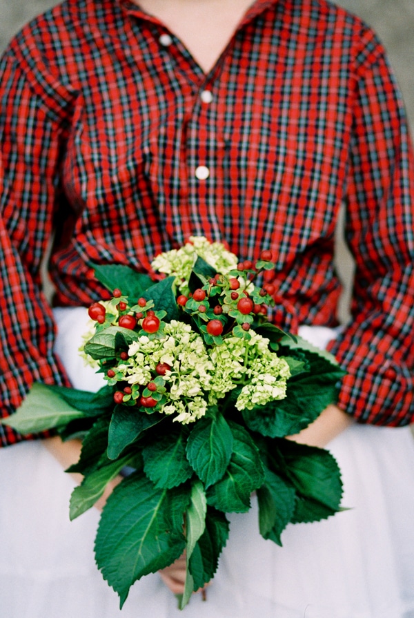 red-green-holiday-wedding-bouquet