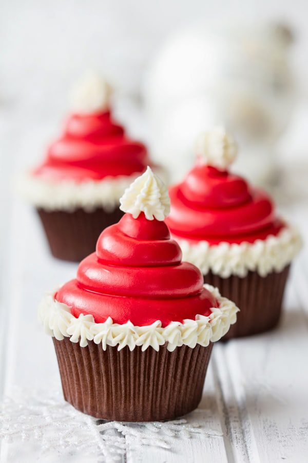 santa-hat-cupcakes