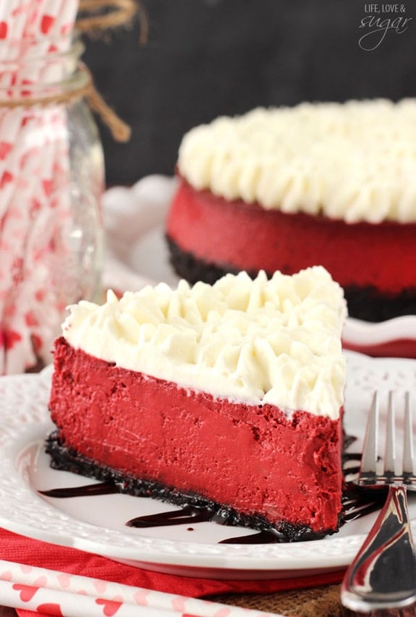 Red-velvet-cheesecake