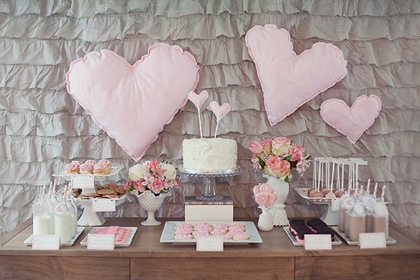 heart-valentine-dessert-table