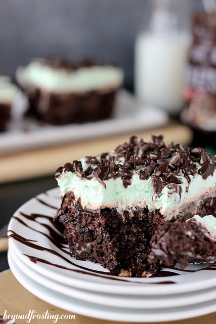 double-mint-chocolate-poke-cake-recipe