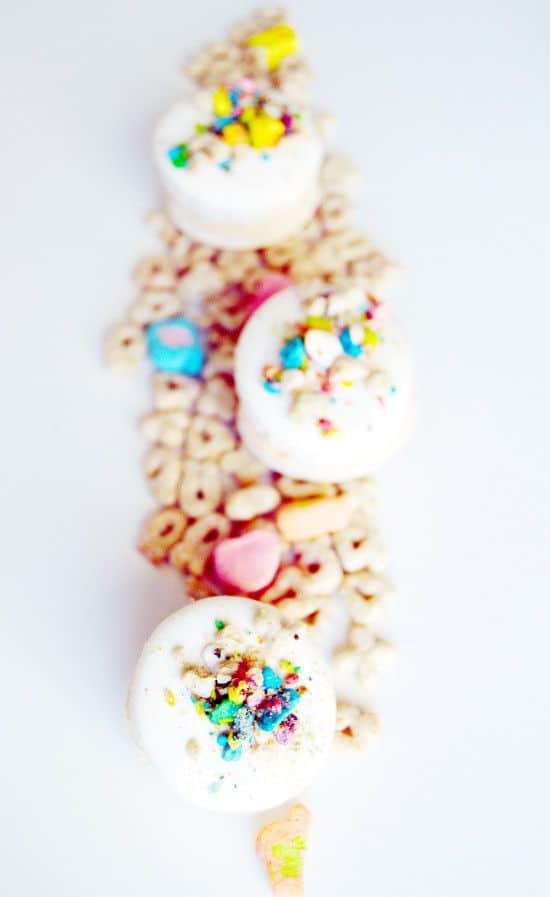 lucky-charms-macaroons
