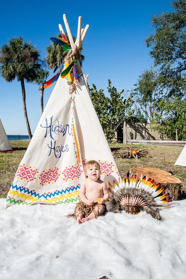 tee-pee-indian-party-birthday-boy