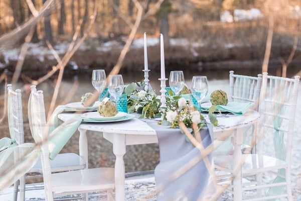turquoise-white-tablescape