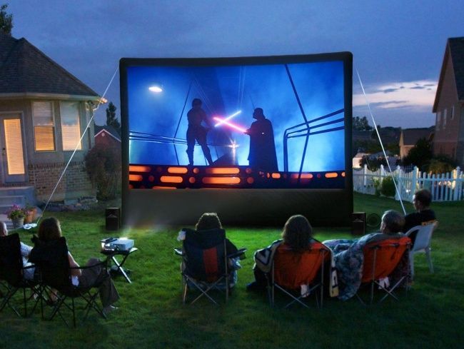 Backyard Movie Theatre, 10 Ways to Entertain Kids at Birthday Parties via Pretty My Party