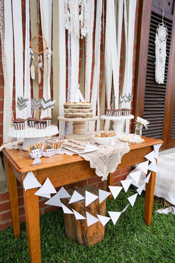 tribal-tee-pee-1st-birthday-cake-table