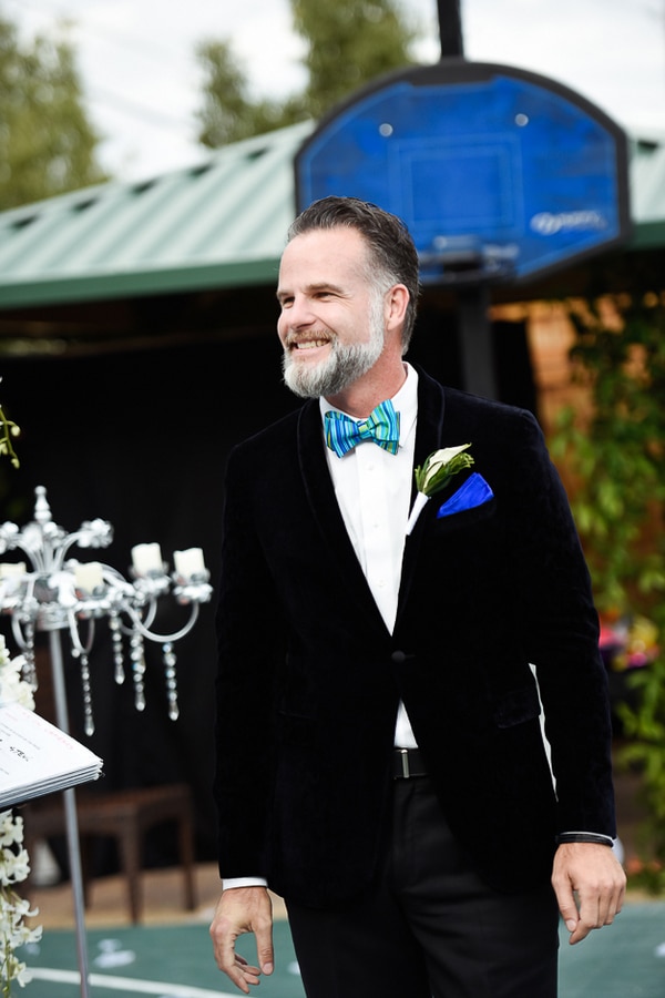colorful-las-vegas-back-yard-wedding-groom