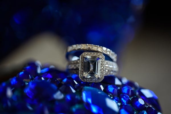 colorful-las-vegas-back-yard-wedding-rings