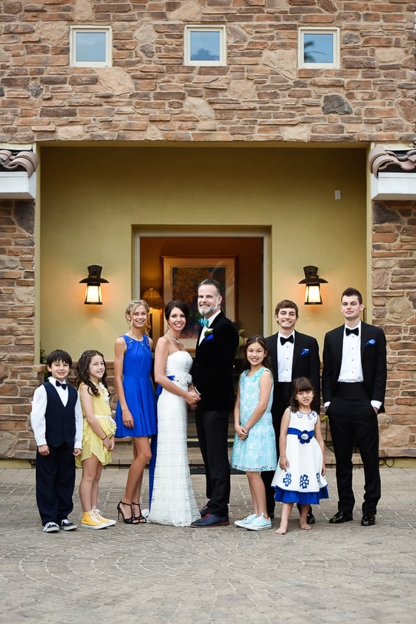 colorful-las-vegas-backyard-wedding-family