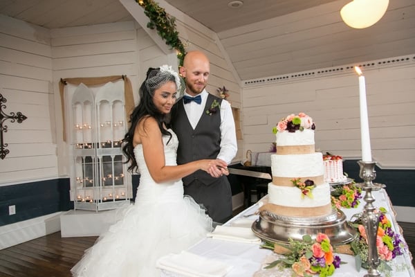 vintage-summer-nuptials-cake-cutting