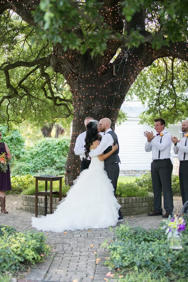 vintage-summer-nuptials-first-kiss