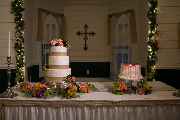 vintage-summer-nuptials-wedding-cake-table
