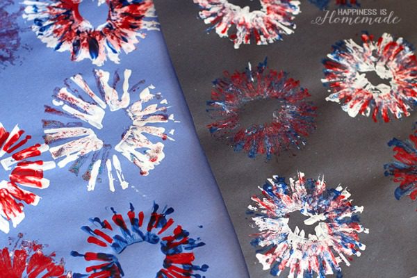 2 Painting Fireworks, 20 Ideas for Celebrating 4th of July via Pretty My Party