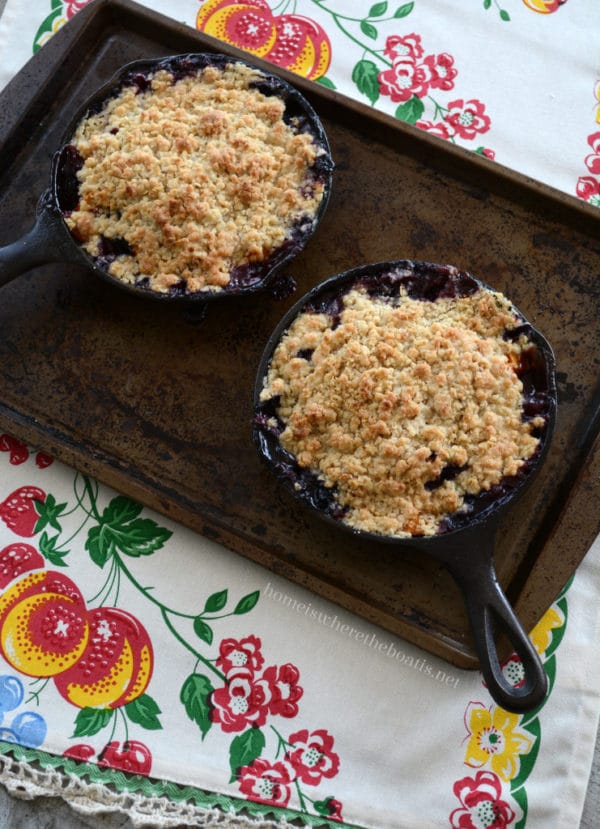 Skillet Bourbon Peach and Blueberry Crumble, Best Skillet Dessert Recipes via Pretty My Party