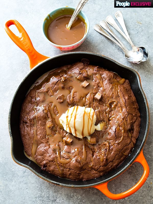 Skillet Caramel Brownie, Best Skillet Dessert Recipes via Pretty My Party