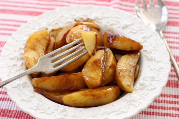 Skillet Cinnamon Apples, Best Skillet Dessert Recipes via Pretty My Party