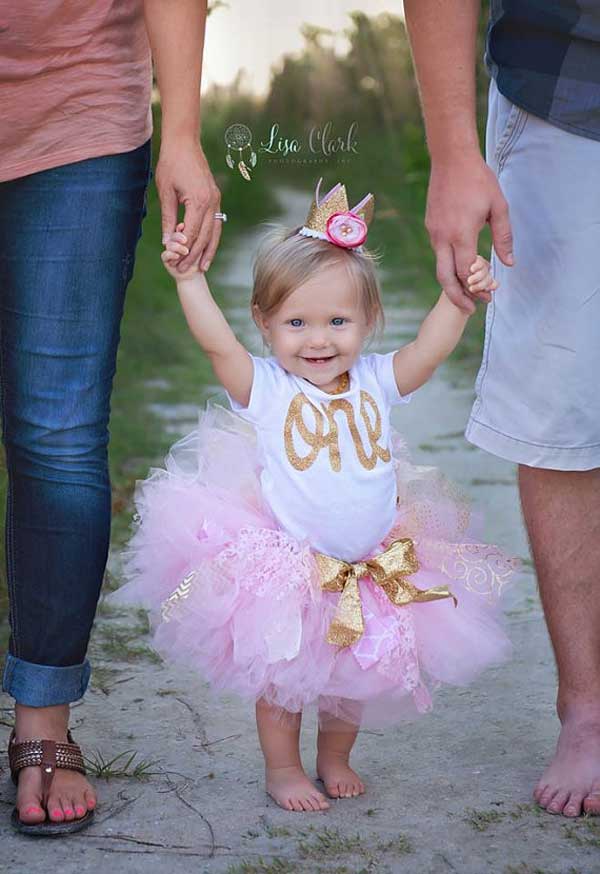 10 Must Take First Birthday Photo Ideas via Pretty My Party