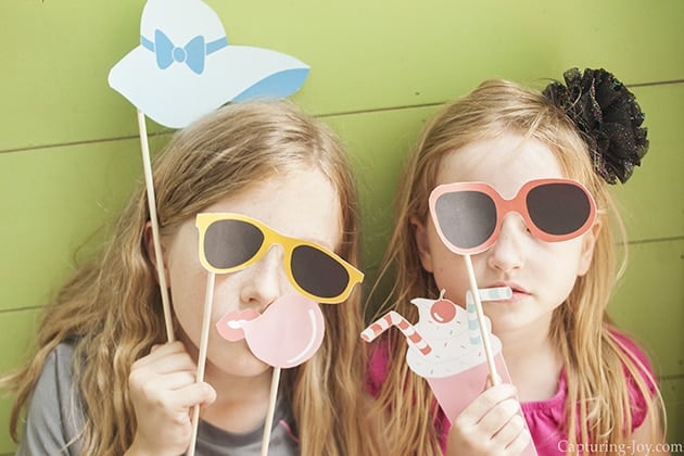 DIY Photo Booth, 5 Backyard End of Summer Party Ideas via Pretty My Party