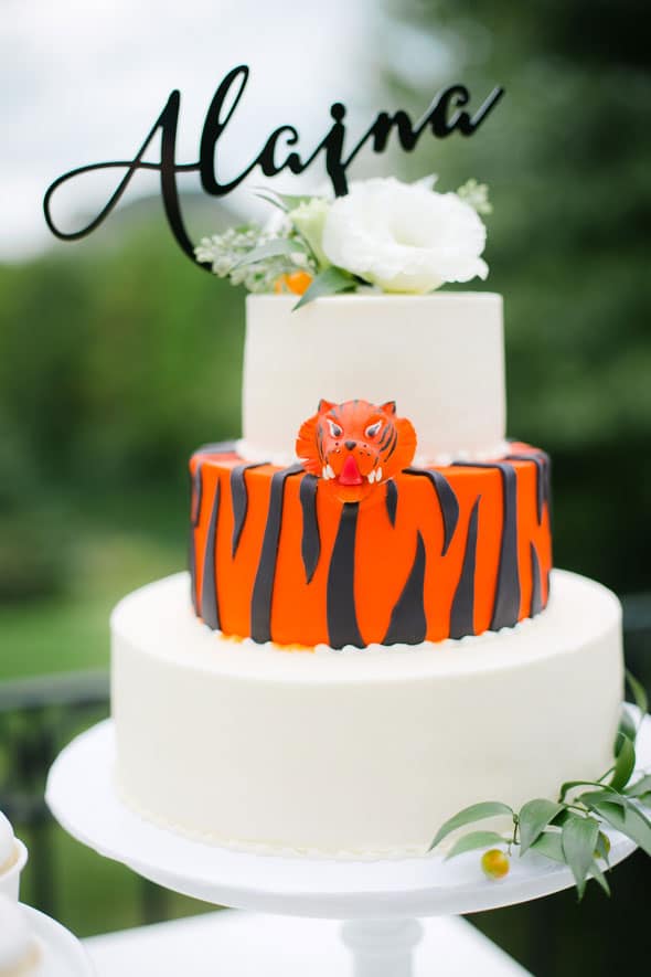 Welcome to the Jungle Baby Shower Cake via Pretty My Party