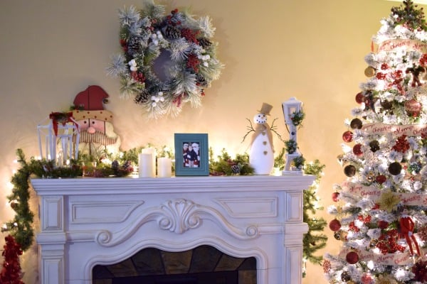 Christmas Fireplace Mantel Decor | Pretty My Party