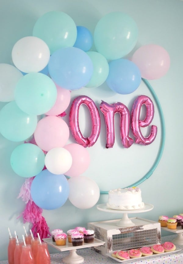 DIY Hula Hoop Balloon Wreath | Pretty My Party