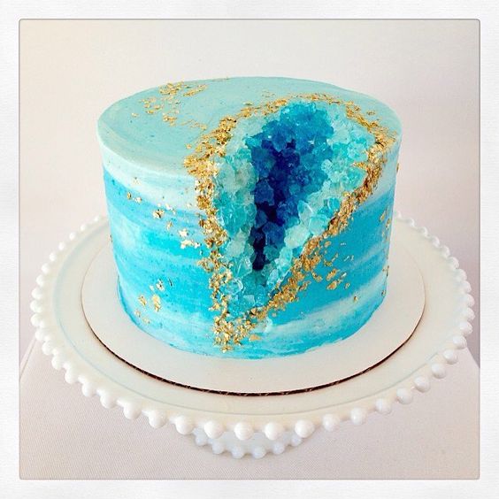 Blue and Gold Geode Birthday Cake | Geode Cake Ideas