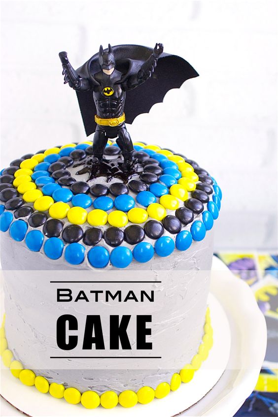 Batman Candy Cake | Batman Party Ideas