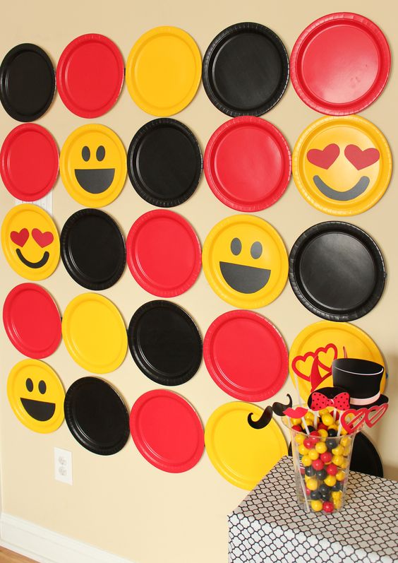 DIY Emoji Photo Booth Backdrop | Emoji Birthday Party Ideas