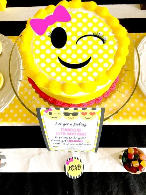 Emoji Cake | Emoji Birthday Party Ideas