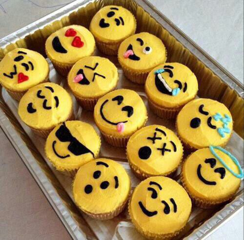 Emoji Cupcakes | Emoji Birthday Party Ideas