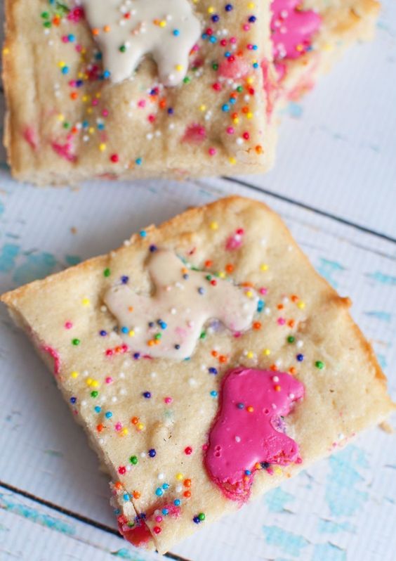 Circus Animal Cookie Blondies | Circus Animal Cookie Party Ideas