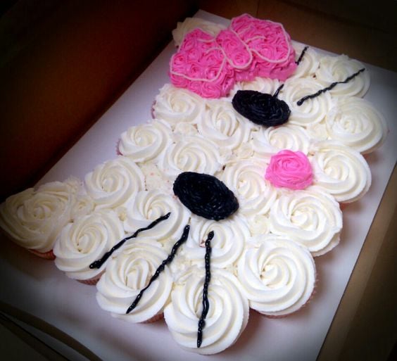 Hello Kitty Cupcake Cake | Hello Kitty Party Ideas