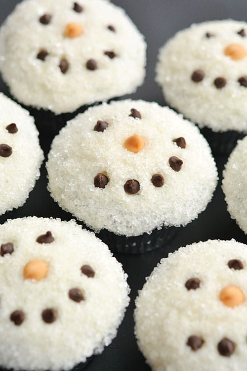 Easy Snowman Cupcakes | Winter Wonderland Party Ideas