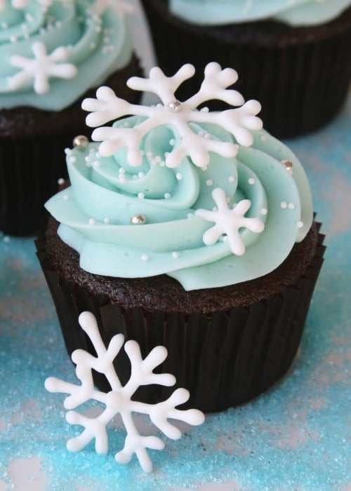 Snowflake Cupcakes - Frozen Birthday Party Ideas