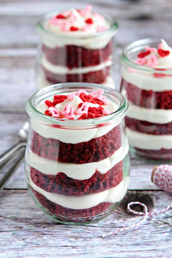 Red Velvet Cupcakes in a Jar - Mini Dessert Ideas Red Velvet Cupcakes in a Jar - Mini Desserts in Cups Ideas