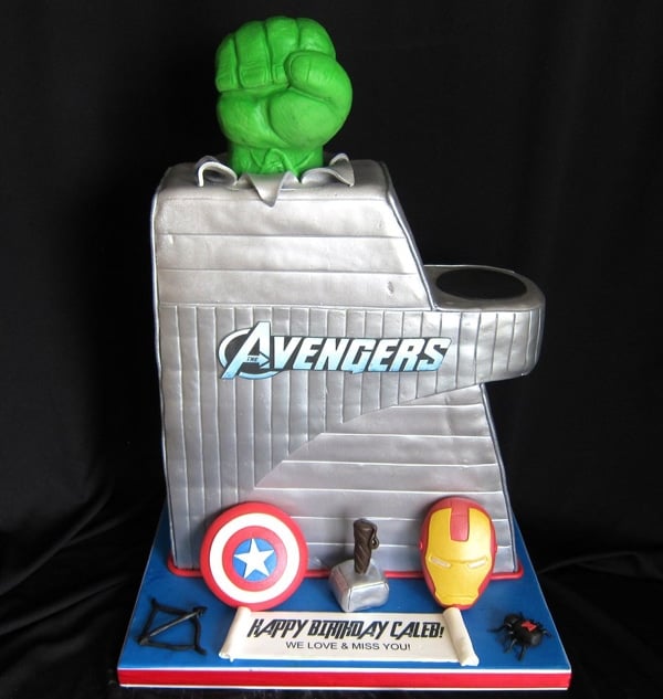 10 Awesome Avengers Cakes