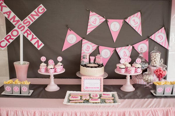 girly-train-birthday-party-table-ideas