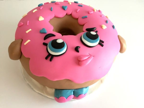 10 Adorable Shopkins Cakes