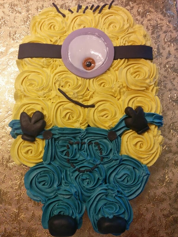 Minion Cupcake Cake