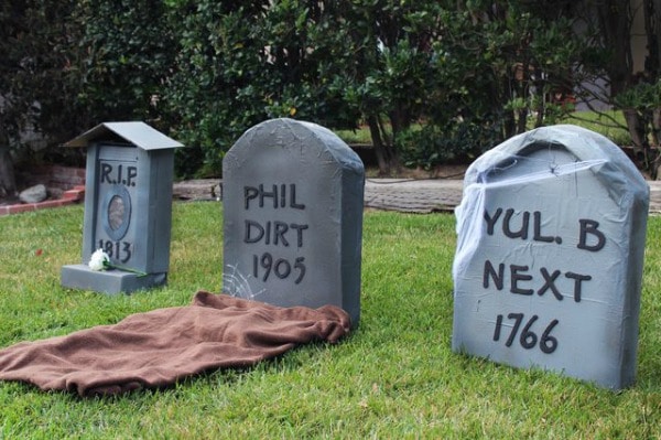 DIY Cardboard Tombstones, DIY Halloween Decorations