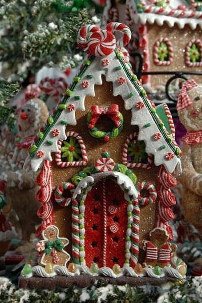 14 Incredible Gingerbread Houses