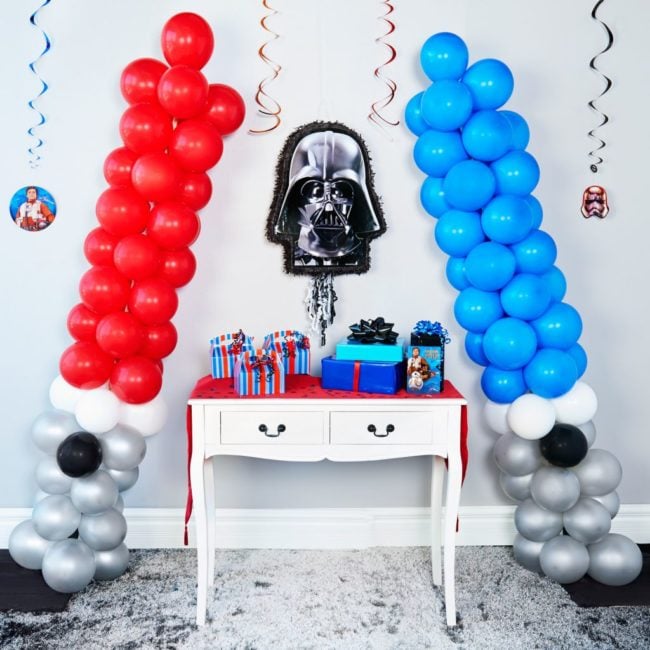 Cool DIY Star Wars Lightsaber Balloon Decorations for a Star Wars Party